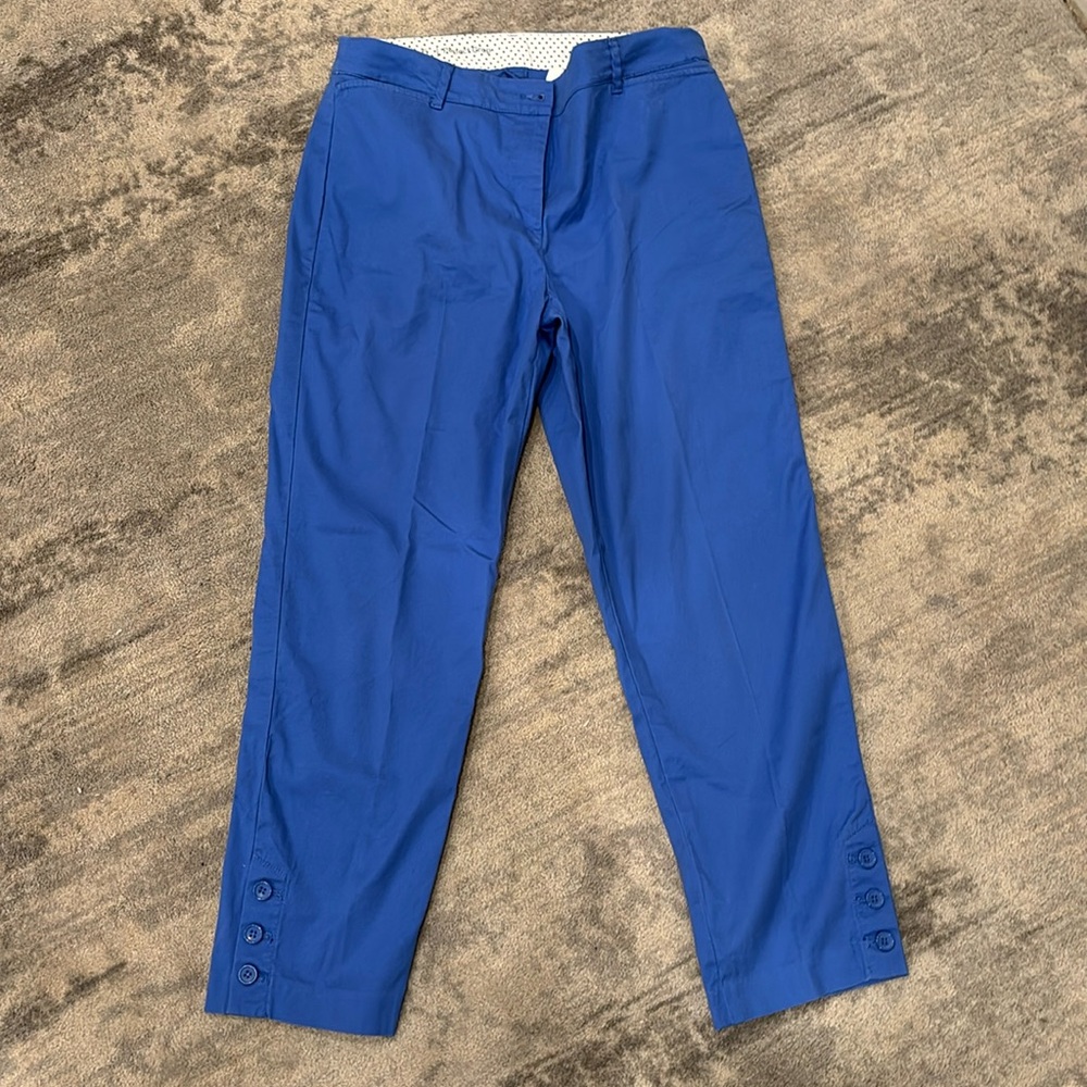 Talbots / perfect crop / blue with button detail at hem